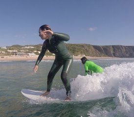 114 días de campamento de surf con escuela certificada en Sintra, Portugal - Photo 1