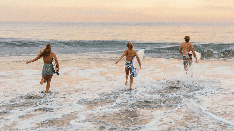 8 jours en stage de yoga et surf tous niveaux à Canggu, Bali, Indonésie