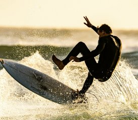 107 jours de stage de surf à Tamraght, Maroc : Gagnez en confiance, techniques de prise de vague, et bien plus - Photo 1