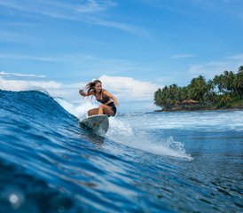 1010 Tage Mittelstufe bis Fortgeschrittene Surfcoaching und Yoga Retreat in Krui, Sumatra, Indonesien - Photo 1