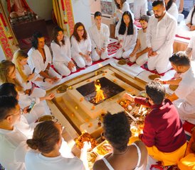 12 Tage 100-Stunden Hatha-, Ashtanga-Vinyasa-, Yoga-Nidra- und Meditationslehrer Ausbildung in Rishikesh, Indien - Photo 2