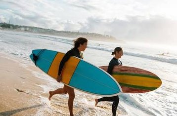4 días de retiro de surf y yoga aéreo en Auroville, Tamil Nadu, India