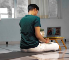 4Zelfstudie online 200-uur yoga docentopleiding met 30 uur live sessies en gratis 13-uur Ayurveda cursus - Photo 1