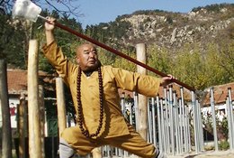 8 Monate Kampfkunst- und Kung-Fu-Training mit Waffen in Linyi, Shandong, China