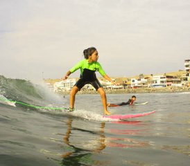 1111 días de campamento de surf con profesionales en Huanchaco, La Libertad, Perú - Photo 1