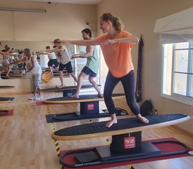 8 Tage „Waves of Change“ Coaching Retreat mit Surfen und Yoga auf Fuerteventura, Spanien - Photo 2