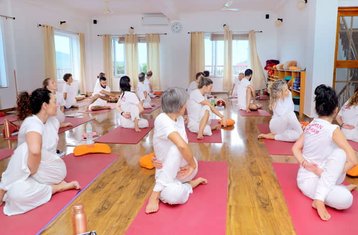 7 jours en stage de yoga et détox ayurvédique à Rishikesh, Inde