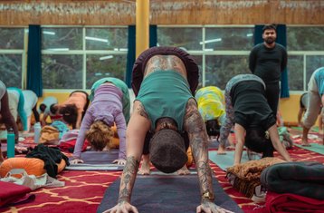 59 Tage 500-Stunden Traditionelle Kundalini Tantra Yogalehrer Ausbildung in Rishikesh, Indien
