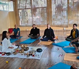 10 Tage Yoga Retreat mit Ayurveda-Therapien am Ufer des Ganges in Rishikesh, Indien - Photo 4