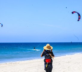 108 días de retiro de kitesurf y wing foil para mujeres con yoga en North Shore, Perú - Photo 1