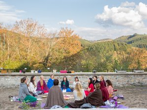 5 jours en atelier de yoga pour développer votre féminité à Saint-Just-d'Avray, Auvergne-Rhône-Alpes