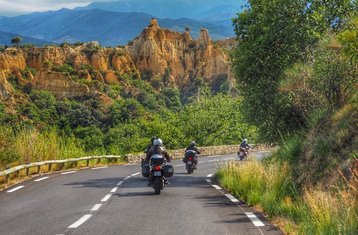 8 días de ruta guiada en moto por los Pirineos de Francia, España y Andorra