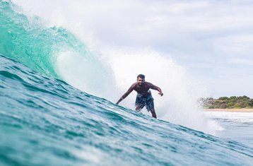 8 Tage Balance-Paket Surf und Yoga-Retreat in Bali, Indonesien