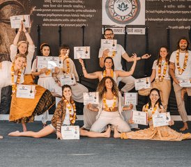 1028 jours-200h en formation de professeur de yoga abordable à Rishikesh, Inde - Photo 1