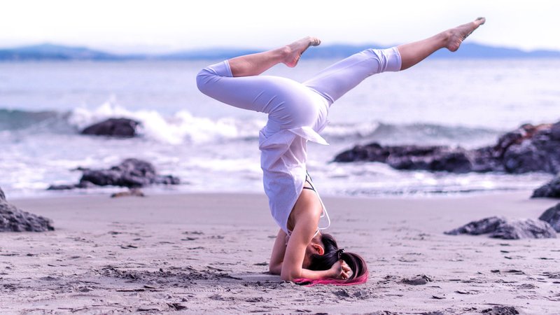 7 best Yoga asana for strong Legs | Adwait Yoga School: International  Holistic Institute