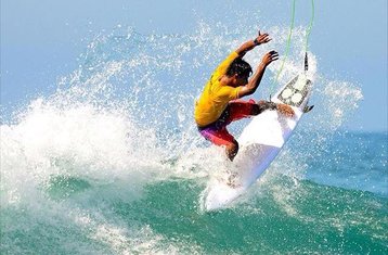 31 jours en stage d'espagnol et de surf avec de bonnes conditions de surf à Huanchaco, La Libertad, Pérou