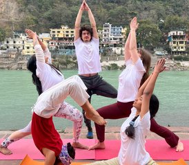24 jours en formation de professeur de yoga multi-style, méditation et ayurveda 200h à Rishikesh, Inde - Photo 2