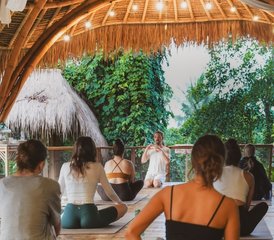 324 jours-200h en formation de professeur de hatha yoga avec méditation et soins sonores offerts à Bali, Indonésie - Photo 1