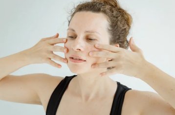 15 jours-50h en formation en ligne de professeur de face yoga