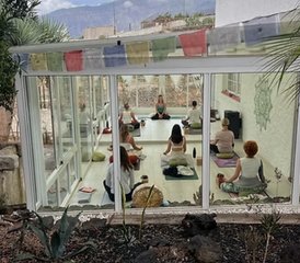 58 días de formación de profesorado de yoga, trauma-informado e inclusivo de 50 horas en Tenerife, España - Photo 1