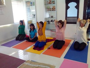 30 Tage 400-Stunden Zertifizierte Yogalehrer Ausbildung für Mittelstufe in Pune