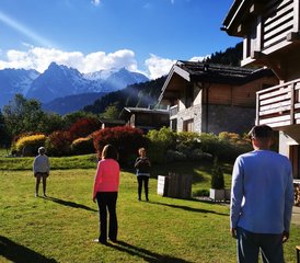 13 Día Retiro de Yoga "Cuidado y relajación" en Grand-Bornand, Francia - Photo 1