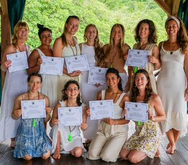 1111 jours-300h en formation de professeur de yoga hybride : en ligne et en présentiel à Tzununa, Guatemala - Photo 1