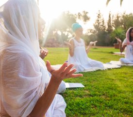6 jours en stage de yoga kundalini et méditation : le pouvoir créatif du féminin à Formentera, Espagne - Photo 2
