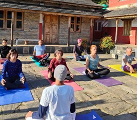 3 días de retiro de yoga en alojamiento rural en Pokhara, provincia de Gandaki, Nepal - Photo 2
