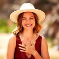 Caroline Lewis - portrait