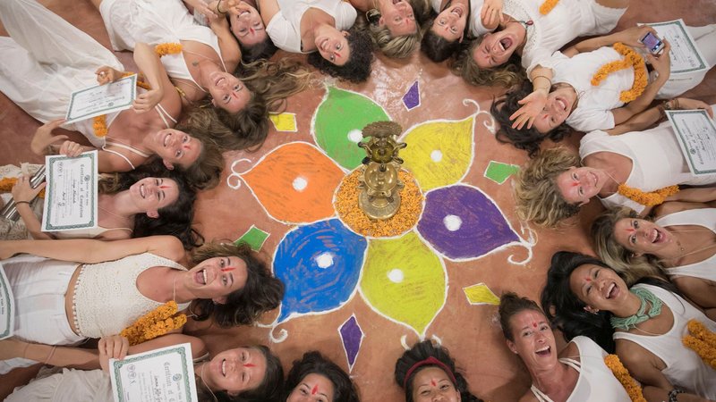 21 días de profesorado de yoga multiestilo de 200 horas desde una escuela india en Mallorca, Islas Baleares 