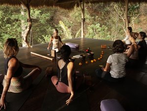 31 Tage 200-Stunden Hatha-Vinyasa Yoga Lehrer Ausbildung in Lombok, Indonesien