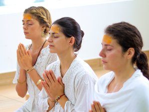 24 días de formación de profesorado de Hatha y Vinyasa Yoga de 200 horas en Rishikesh, India