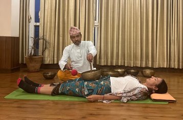 21 Tage zertifizierte Yoga- und Meditationsausbildung + Ayurvedische Massage + Klangschalen-Training in Nepal