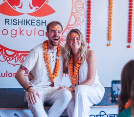 612 días de profesorado de yoga multistilo de 100 horas en Rishikesh, India - Photo 1