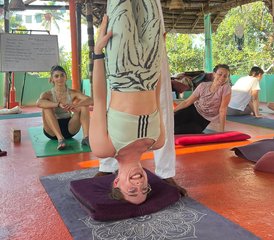 26 días de TTC de yoga Vinyasa y Hatha de 200 horas diseñando clases de yoga transformadoras en Kerala, India - Photo 2