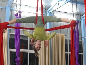 13 jours en formation de professeur de yoga aérien et flow aérien 85 heures à Rishikesh, Inde