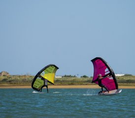 8-Daagse Van Zero tot Hero Wingfoilen Kamp en Yoga voor Beginners in Lagos, Portugal - Photo 4