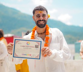 725 Tage 200-Std Multi-Stil Yogalehrer Ausbildung mit Ayurveda, Klang, Emotional & Prana Heilung in Rishikesh Indien - Photo 1