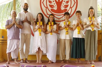 22 Tage 200-Stunden Ashtanga Vinyasa Yogalehrer Ausbildung in Goa, Indien