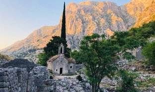 Stari Bar Retreats und Reisen