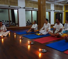 107 jours en stage de méditation, expériences de kundalini et yoga à Rishikesh, Inde - Photo 1