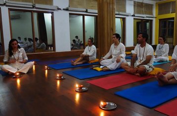 7 días de retiro de meditación, experiencias de kundalini y yoga en Rishikesh, India