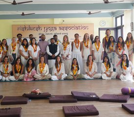 28-Daagse 300-Uurs Yogatherapie En Multistijl Yoga Docentenopleiding in Rishikesh, India - Photo 2