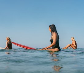 48 días de retiro de surf y yoga para mujeres en Algarve, Portugal - Encuentra el equilibrio junto al océano - Photo 1