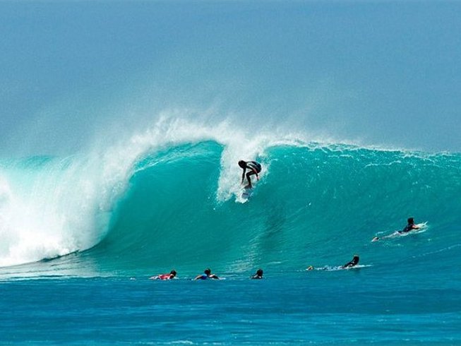 World class Surf & Oceanfront accommodation from only €420 – Peniche Surfing