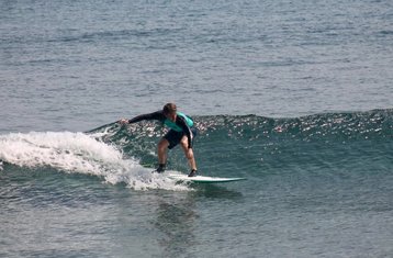6 jours en stage de surf sur les vagues à Senggigi, Lombok, Indonésie