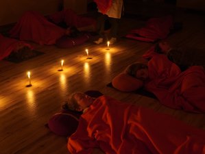 13 Tage 100-Stunden Traditionelle Kundalini-Yogalehrer-Ausbildung für Anfänger in Rishikesh, Indien