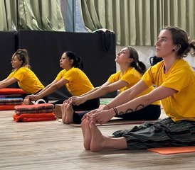425-Daagse 200-Uurs Hatha-, Ashtanga-Vinyasa- En 85-Uurs Aerial YTTC In Rishikesh, India - Photo 1