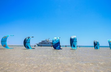 8 días de campamento de kitesurf en barco freerider en el Legends, Egipto